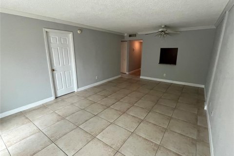 Condo in Sarasota, Florida, 2 bedrooms  № 1913069 - photo 4