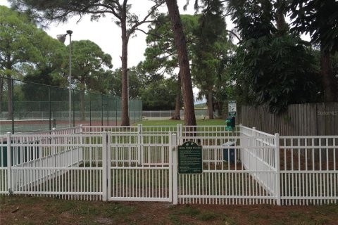 Condo in Sarasota, Florida, 2 bedrooms  № 1913069 - photo 23
