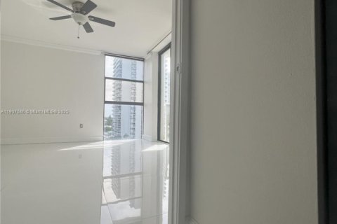 Снять в аренду кондоминиум в Авентура, Флорида 2 спальни, 97.92м2, № 1963802 - фото 7