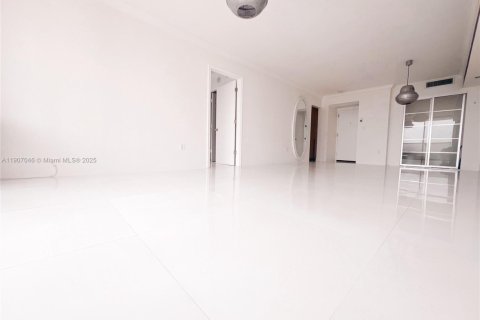 Снять в аренду кондоминиум в Авентура, Флорида 2 спальни, 97.92м2, № 1963802 - фото 3