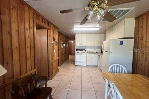 Condo in Clermont, Florida, 2 bedrooms № 2198575 - photo 9