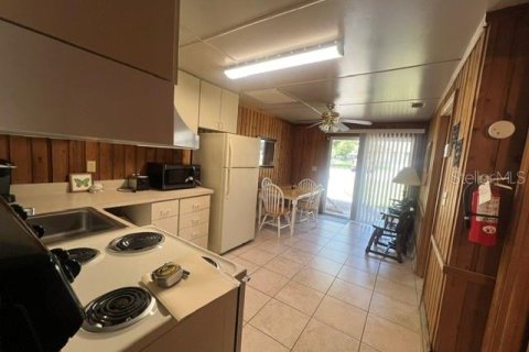 Condo in Clermont, Florida, 2 bedrooms № 2198575 - photo 4