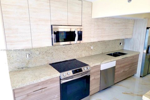 Condo in Sunny Isles Beach, Florida, 3 bedrooms  № 2088225 - photo 10