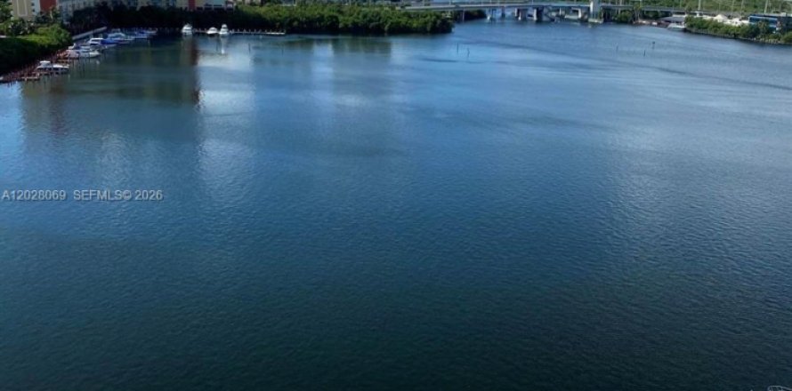 Condo in Sunny Isles Beach, Florida, 3 bedrooms  № 2088225