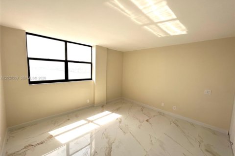 Condo in Sunny Isles Beach, Florida, 3 bedrooms  № 2088225 - photo 30