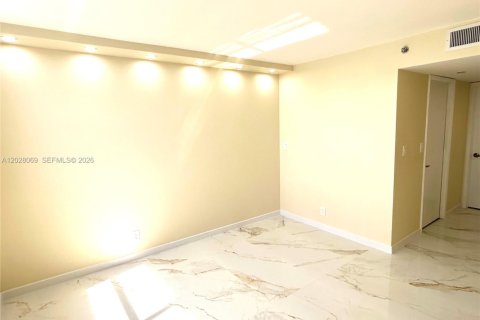 Condo in Sunny Isles Beach, Florida, 3 bedrooms  № 2088225 - photo 22