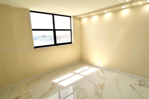 Condo in Sunny Isles Beach, Florida, 3 bedrooms  № 2088225 - photo 23