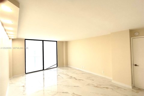 Condo in Sunny Isles Beach, Florida, 3 bedrooms  № 2088225 - photo 18