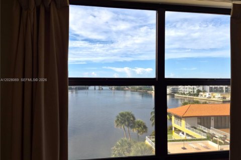 Condo in Sunny Isles Beach, Florida, 3 bedrooms  № 2088225 - photo 24