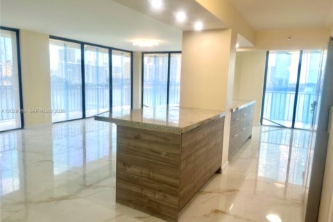 Condo in Sunny Isles Beach, Florida, 3 bedrooms  № 2088225 - photo 9
