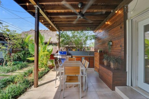 Casa en venta en Hallandale Beach, Florida, 4 dormitorios, 195.09 m2 № 2075974 - foto 23