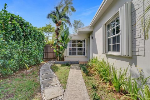Casa en venta en Hallandale Beach, Florida, 4 dormitorios, 195.09 m2 № 2075974 - foto 2