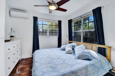 Casa en venta en Hallandale Beach, Florida, 4 dormitorios, 195.09 m2 № 2075974 - foto 12