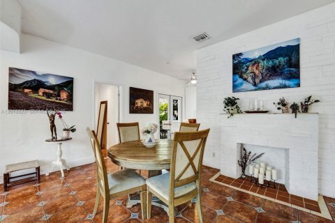 Casa en venta en Hallandale Beach, Florida, 4 dormitorios, 195.09 m2 № 2075974 - foto 11