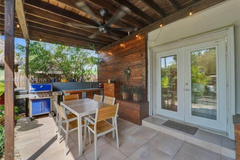 Casa en venta en Hallandale Beach, Florida, 4 dormitorios, 195.09 m2 № 2075974 - foto 4