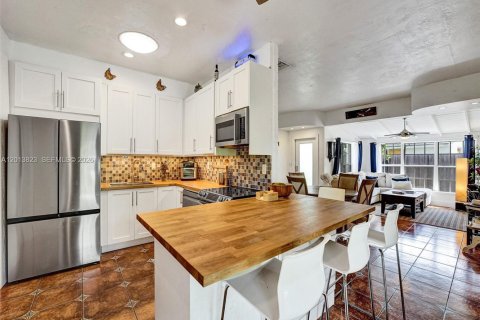 Casa en venta en Hallandale Beach, Florida, 4 dormitorios, 195.09 m2 № 2075974 - foto 25