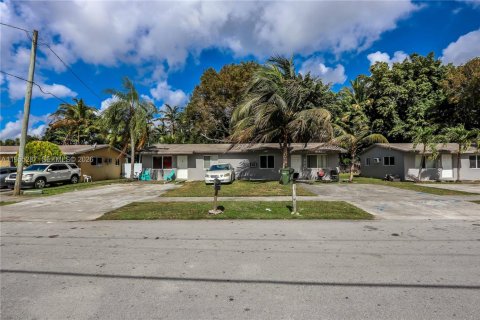 Commercial property in Homestead, Florida 145.48 sq.m. № 2009872