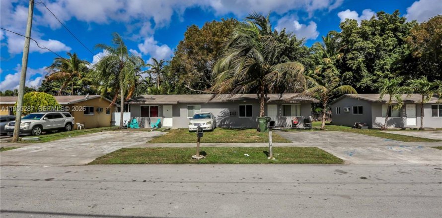 Commercial property in Homestead, Florida 145.48 sq.m. № 2009872