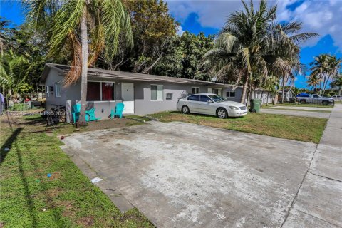 Commercial property in Homestead, Florida 145.48 sq.m. № 2009872 - photo 2