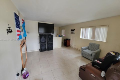 Commercial property in Homestead, Florida 145.48 sq.m. № 2009872 - photo 8