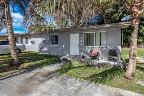 Commercial property in Homestead, Florida 145.48 sq.m. № 2009872 - photo 4