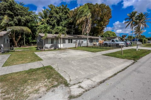 Commercial property in Homestead, Florida 145.48 sq.m. № 2009872 - photo 3