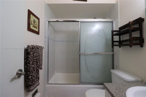 Купить кондоминиум в Майами, Флорида 2 спальни, 88.07м2, № 1832417 - фото 17