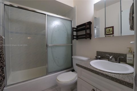 Купить кондоминиум в Майами, Флорида 2 спальни, 88.07м2, № 1832417 - фото 15