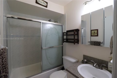 Купить кондоминиум в Майами, Флорида 2 спальни, 88.07м2, № 1832417 - фото 16