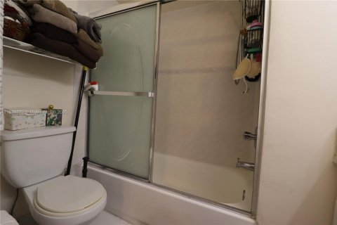 Купить кондоминиум в Майами, Флорида 2 спальни, 88.07м2, № 1832417 - фото 24