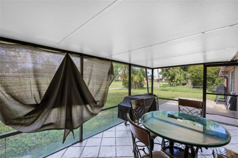 Condominio en venta en Hialeah, Florida, 3 dormitorios, 172.24 m2 № 1945298 - foto 21