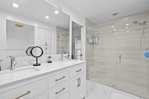 Condominio en venta en Hialeah, Florida, 3 dormitorios, 172.24 m2 № 1945298 - foto 12