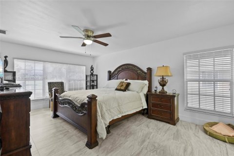 Condominio en venta en Hialeah, Florida, 3 dormitorios, 172.24 m2 № 1945298 - foto 20