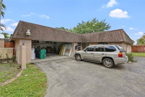 Condominio en venta en Hialeah, Florida, 3 dormitorios, 172.24 m2 № 1945298 - foto 25