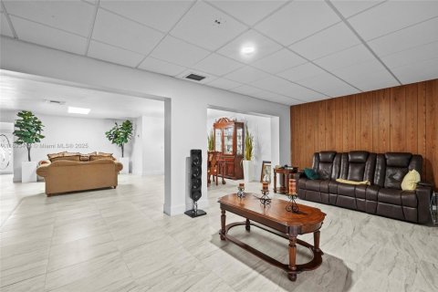 Condominio en venta en Hialeah, Florida, 3 dormitorios, 172.24 m2 № 1945298 - foto 7