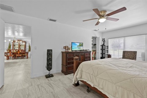 Condominio en venta en Hialeah, Florida, 3 dormitorios, 172.24 m2 № 1945298 - foto 10