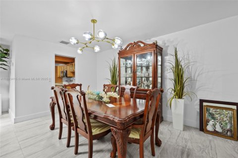 Condominio en venta en Hialeah, Florida, 3 dormitorios, 172.24 m2 № 1945298 - foto 9