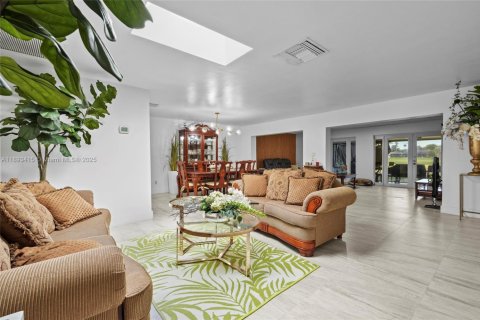 Condominio en venta en Hialeah, Florida, 3 dormitorios, 172.24 m2 № 1945298 - foto 2
