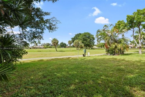 Condominio en venta en Hialeah, Florida, 3 dormitorios, 172.24 m2 № 1945298 - foto 24