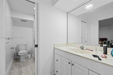 Condominio en venta en Hialeah, Florida, 3 dormitorios, 172.24 m2 № 1945298 - foto 18