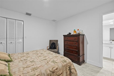 Condominio en venta en Hialeah, Florida, 3 dormitorios, 172.24 m2 № 1945298 - foto 15