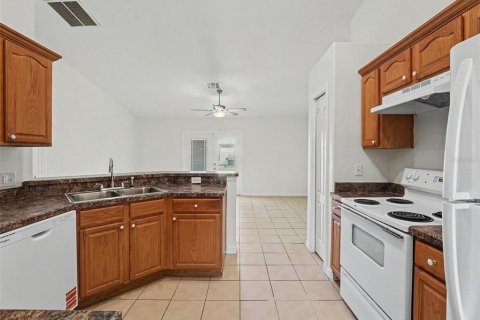 House in Kissimmee, Florida 4 bedrooms, 140.65 sq.m. № 2217347 - photo 5