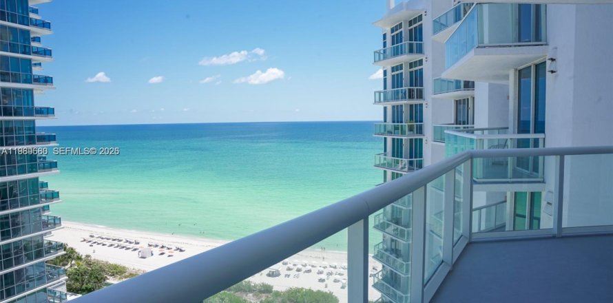 Кондоминиум с 2 спальнями в Майами-Бич, Флорида № 2052007