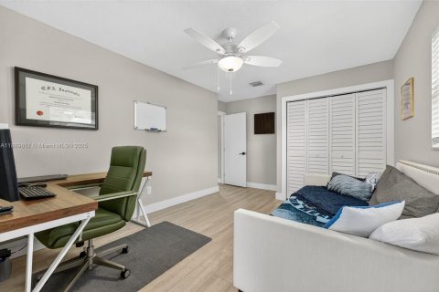 House in Fort Lauderdale, Florida 3 bedrooms, 134.06 sq.m. № 1946524 - photo 18
