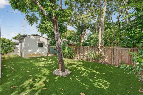 House in Fort Lauderdale, Florida 3 bedrooms, 134.06 sq.m. № 1946524 - photo 2