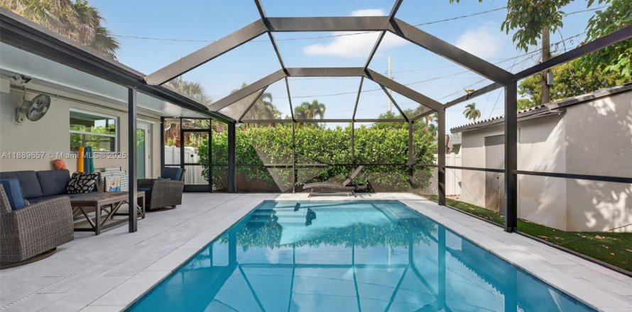 House in Fort Lauderdale, Florida 3 bedrooms, 134.06 sq.m. № 1946524