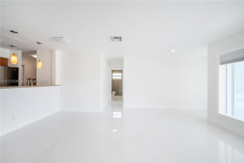 Villa ou maison à louer à Palmetto Bay, Floride: 2 chambres, 91.23 m2 № 2431402 - photo 7