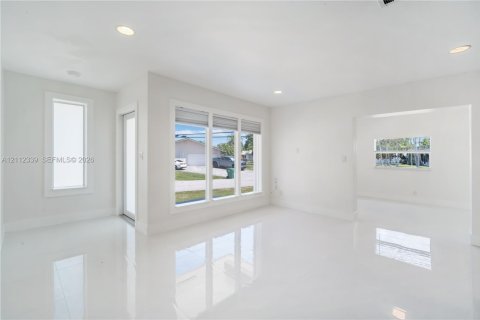 Villa ou maison à louer à Palmetto Bay, Floride: 2 chambres, 91.23 m2 № 2431402 - photo 5