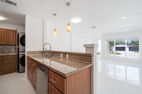Villa ou maison à louer à Palmetto Bay, Floride: 2 chambres, 91.23 m2 № 2431402 - photo 11