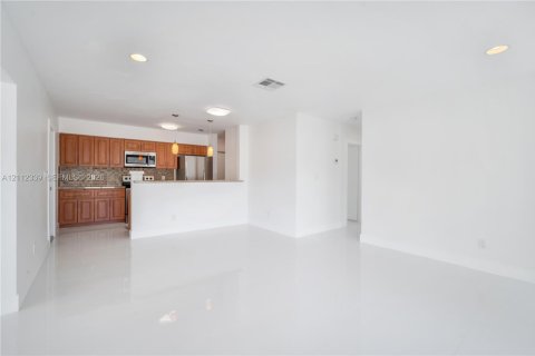 Villa ou maison à louer à Palmetto Bay, Floride: 2 chambres, 91.23 m2 № 2431402 - photo 8
